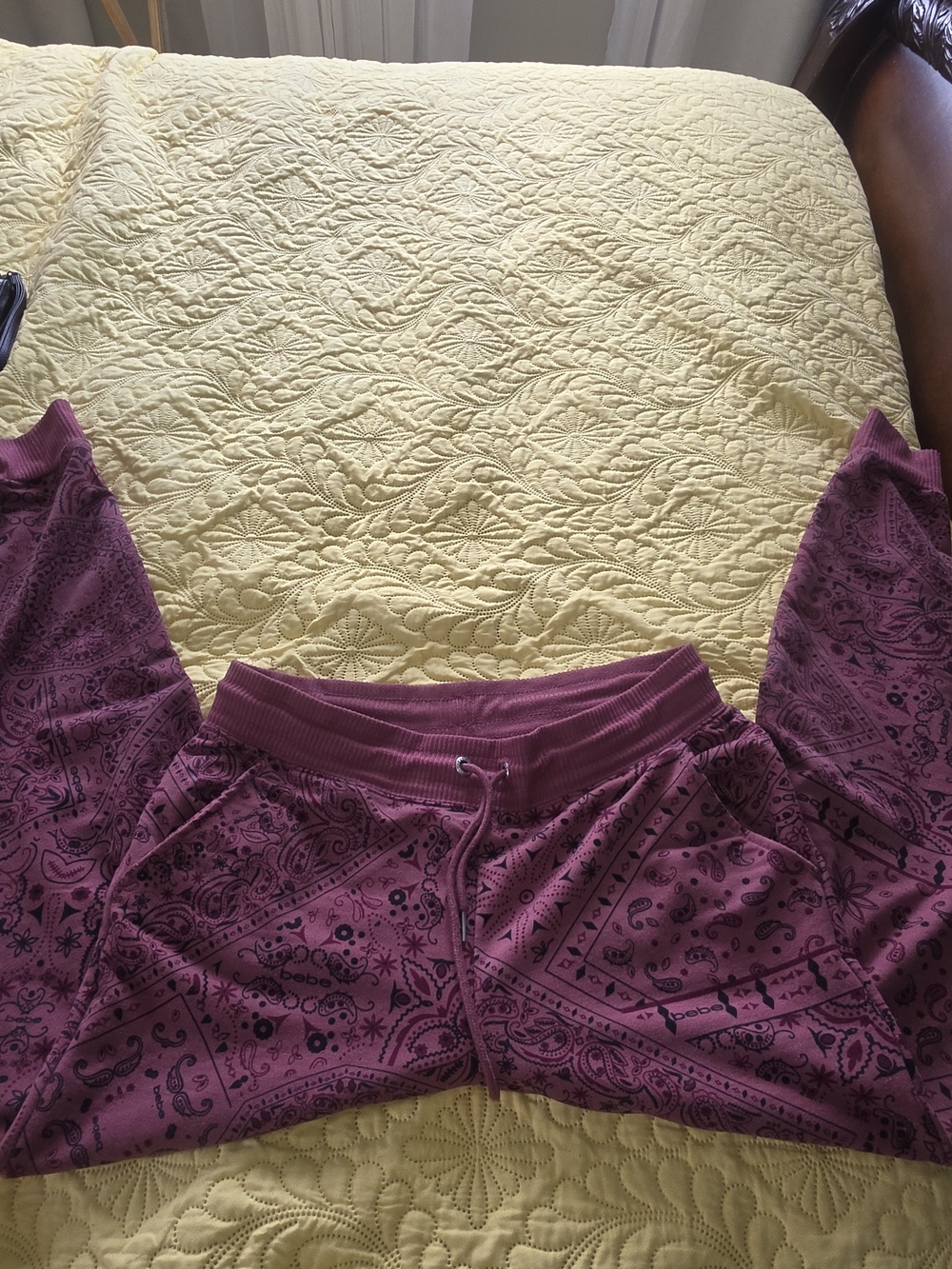 bebe Women's Mauve Bandana Print Lounge Pants